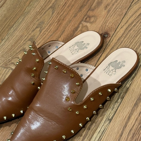 Camel Studded Slides Size 9 - Picture 2 of 3